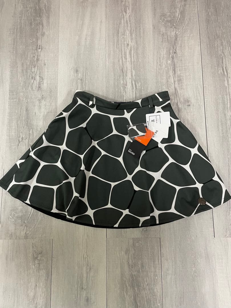 値下げ！新品　ランバンスポール　スカート +5℃ 保温ストレッチ　ジラフ柄カーキ LANVIN SPORT（ランバンスポール） 公式 ランバン スポール ボア