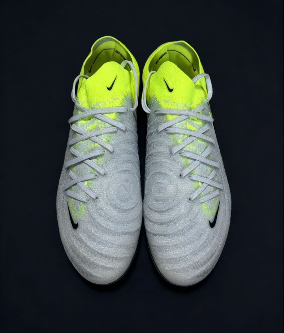 Nike サッカーシューズ グレー/イエロー - メルカリ