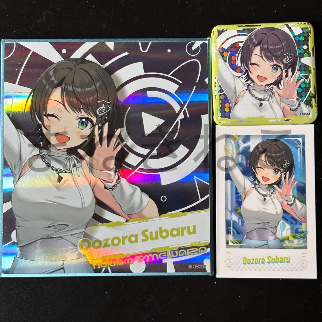 ホロライブ EXPO 色紙 チェキ ホログラム缶バッジ 大空スバル - メルカリ