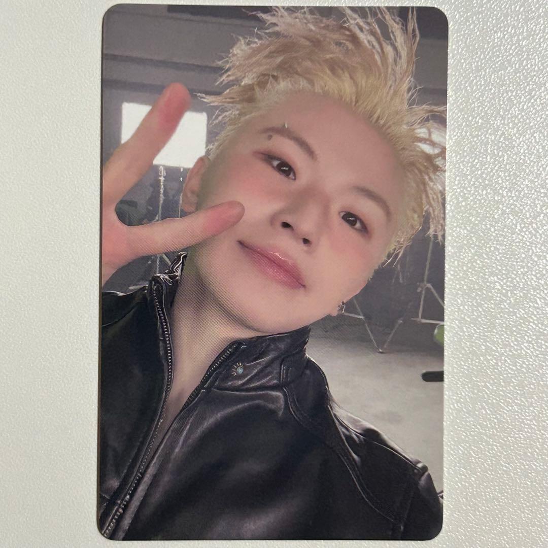 HAPPY BURSTDAY yizhiyu 北京 ウジ トレカ - メルカリ