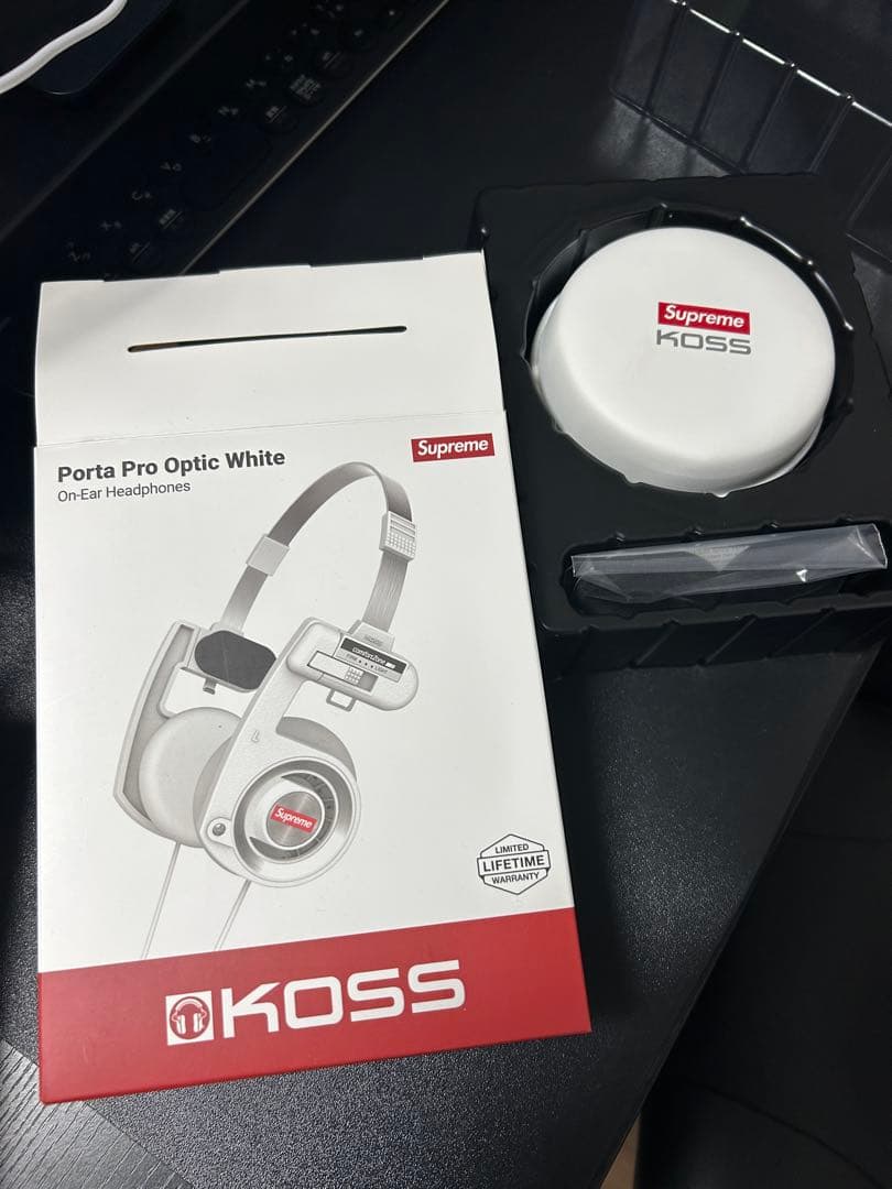 N*様 最終価格！supreme KOSS PortaPro ヘッドフォン　美品 Supreme Koss PortaPro Headphones White - US