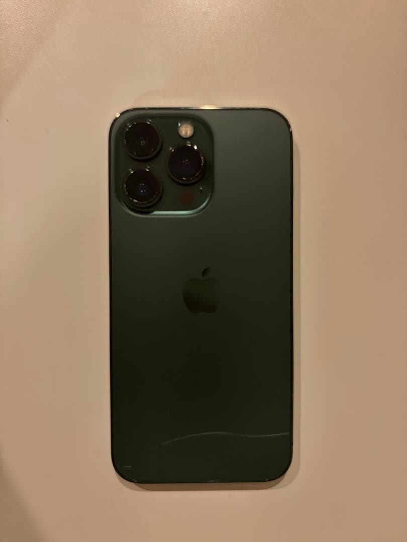 Apple iPhone 13Pro ミッドナイトグリーン 本体 iPhone 13シリーズの新色「グリーン」を入手！ 深みのある色合いが魅力