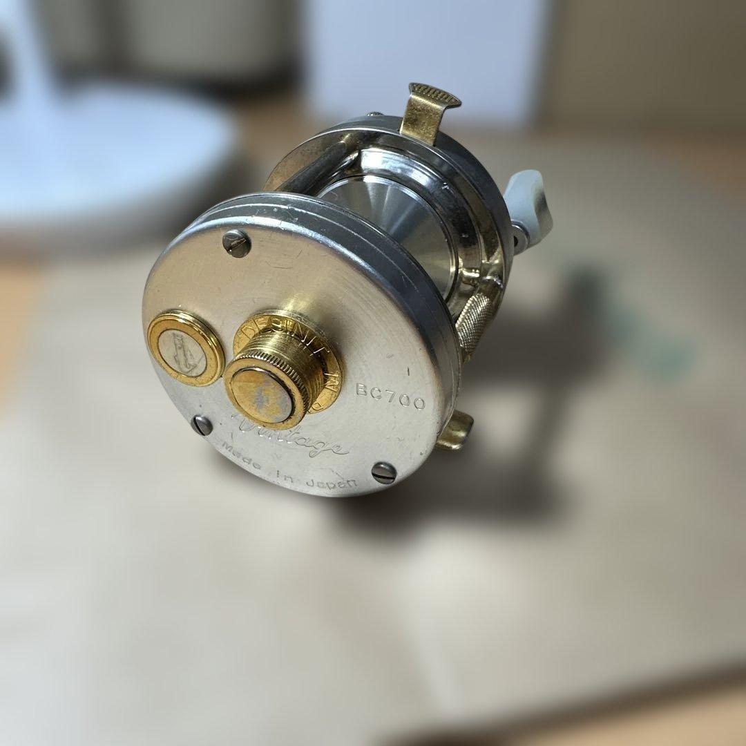 五十鈴工業 BC700 vintage シルバー ベイトリール - メルカリ