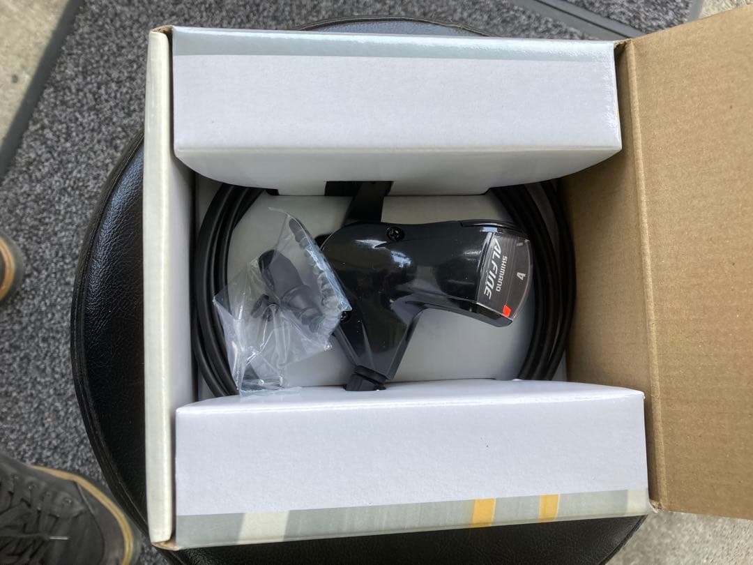 シマノ　SL-S7000-8 アルフィネシフター8s 新品送料込み Amazon | SHIMANO(シマノ) SL-S7000 シルバー 内装8S ・CJ-S7000-8対応