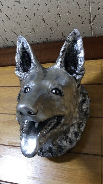 今村三郎作品 [シェパード犬] 石膏彫刻 10万円。