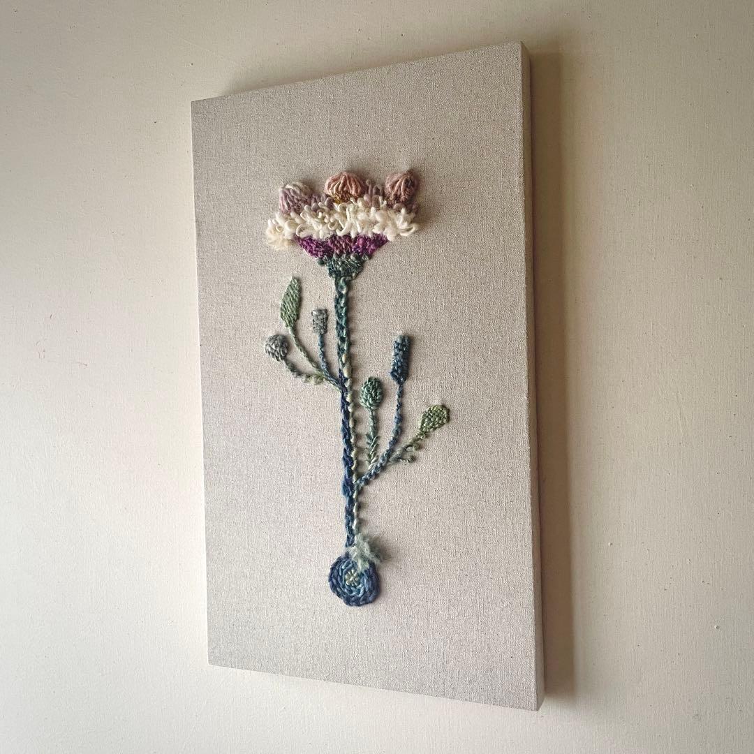 一点もの】『手紡ぎ糸のお花. a'』手刺繍ファブリックパネルの通販はau