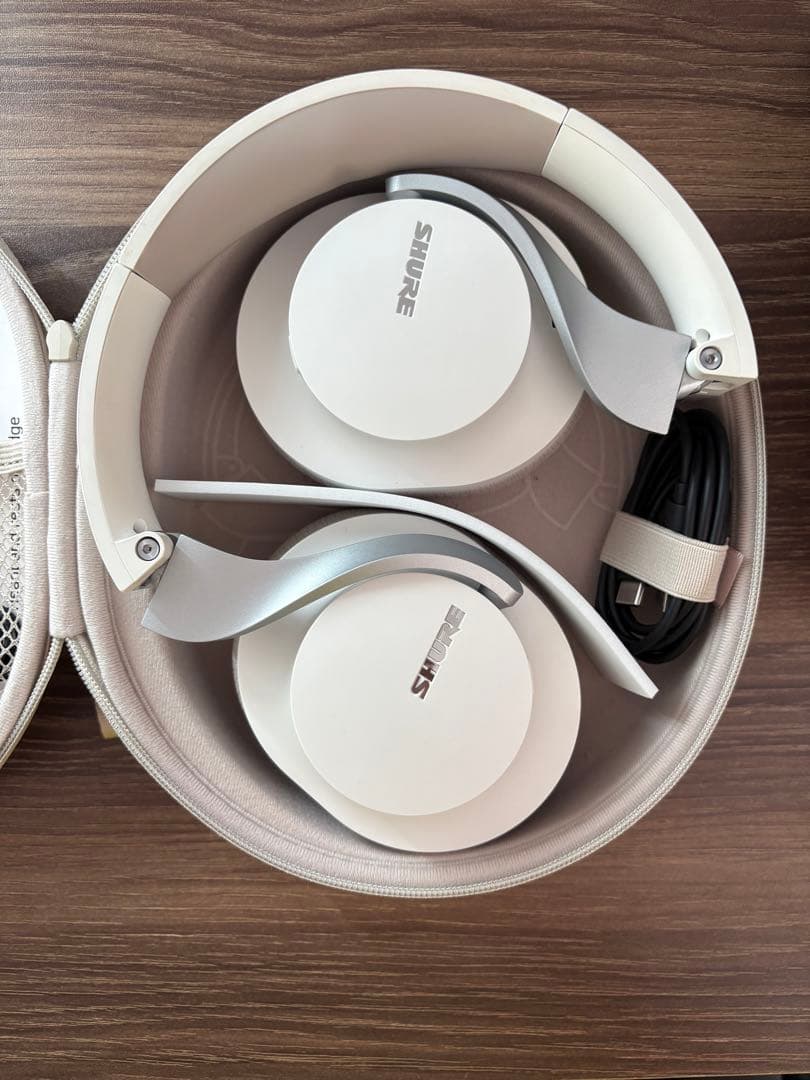 r*4様 Shureワイヤレスヘッドホン AONIC40 (白) - メルカリ