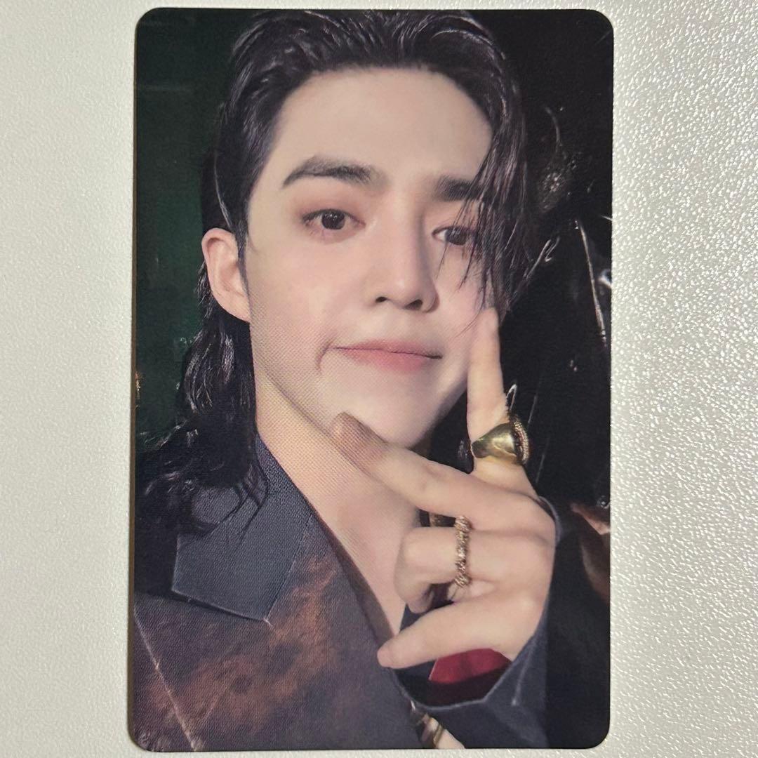 HAPPY BURSTDAY yizhiyu 北京 エスクプス トレカ - メルカリ