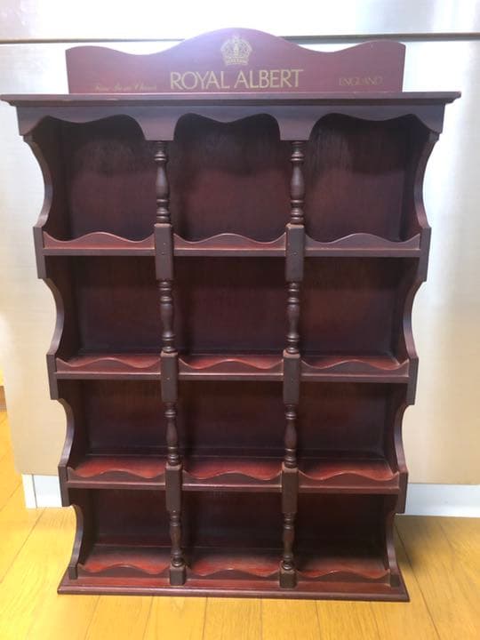 ロイヤルアルバート フラワー オブ ザ マンス 飾り棚 カップボード