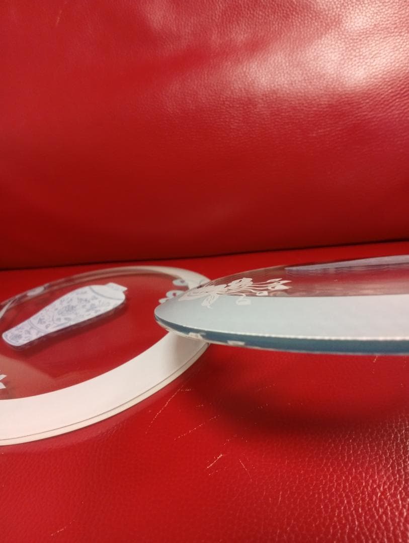 青と白のコントラストが素敵な花瓶デザインのクリアプレート2枚