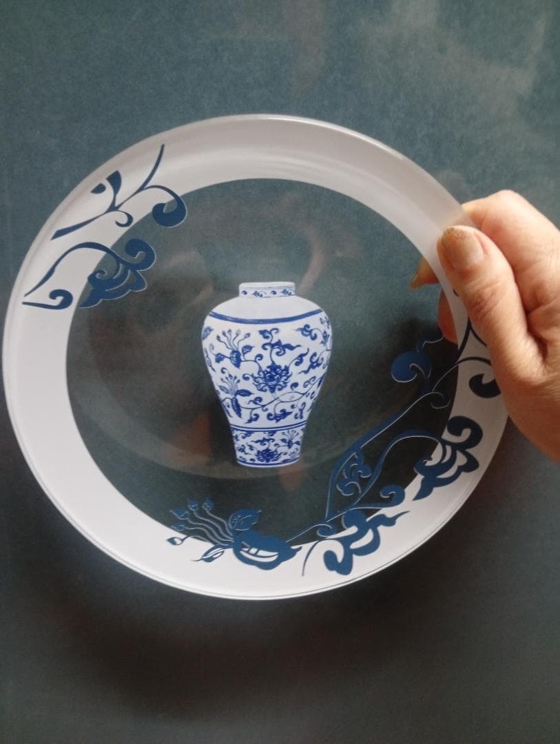 青と白のコントラストが素敵な花瓶デザインのクリアプレート2枚