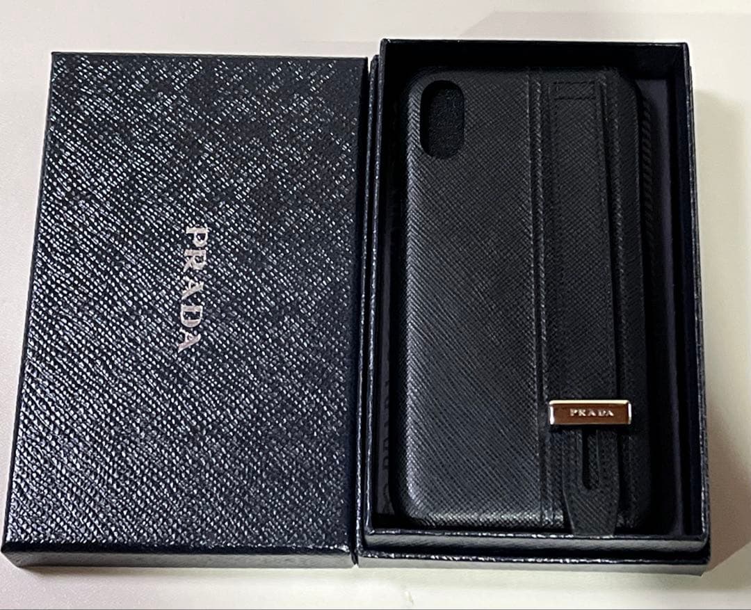 【新品】プラダ★サフィアーノiPhoneケース★PRADA SAFFIANO★黒 スマホケース プラダ サフィアーノレザー prada iphone16 ケース