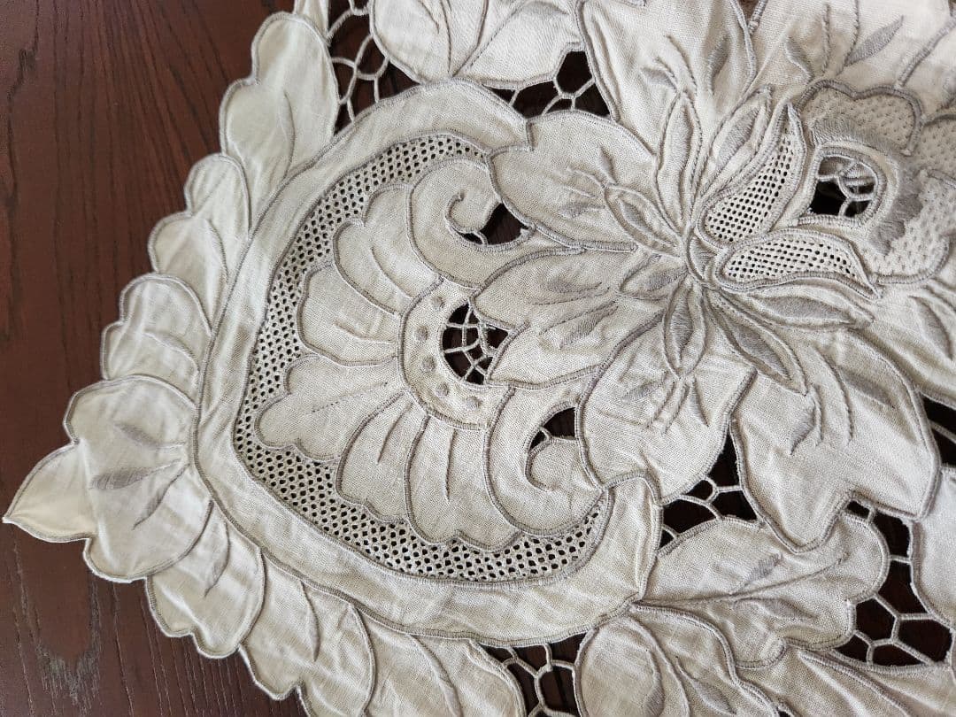 スワトウ刺繍 レース テーブルクロス＋ テーブルナプキン4枚