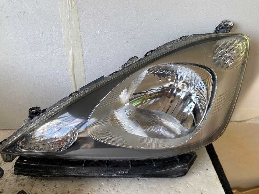 ホンダ フィット GE6 / GE7 / GE8 純正ヘッドライト左右セットです