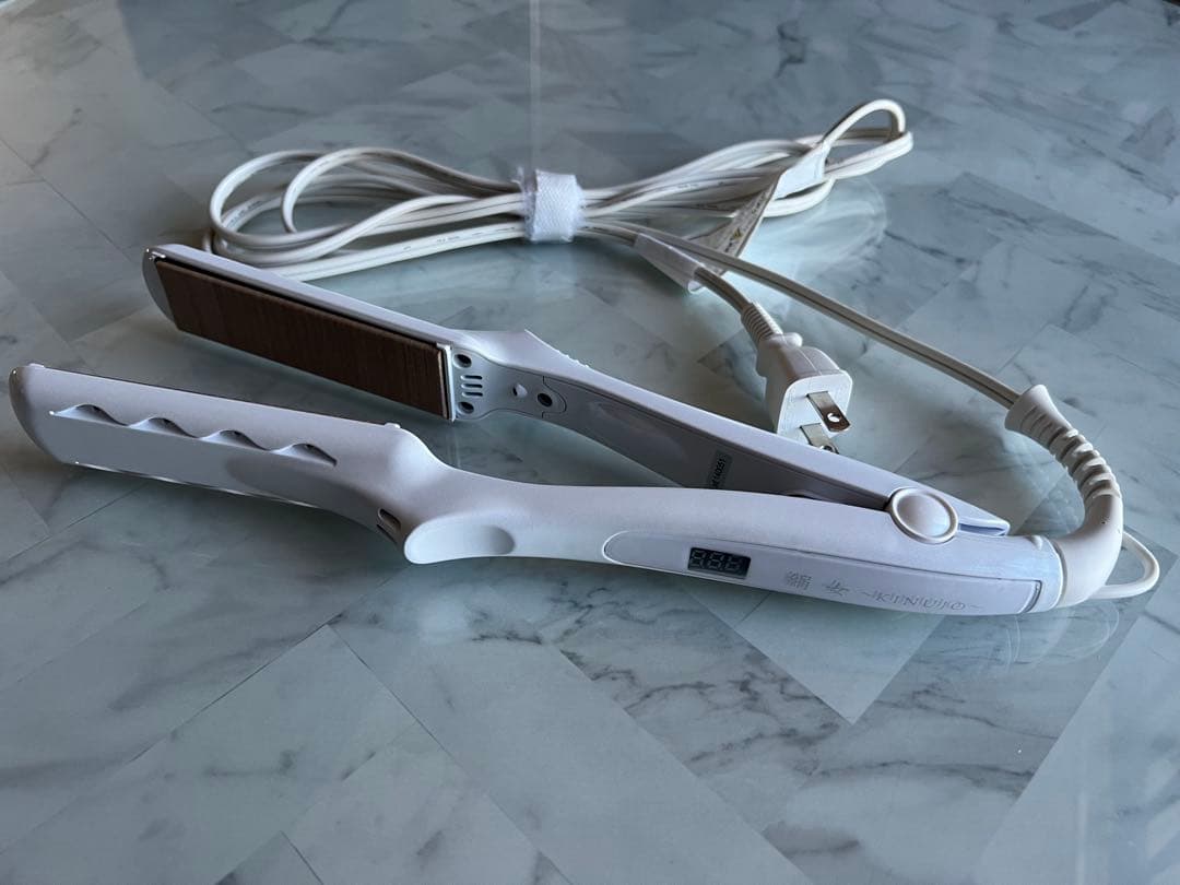 絹女 KINUJO LM-125 ストレートヘアアイロン KINUJO ストレートヘアアイロン LM-125をレビュー！クチコミ・評判をも