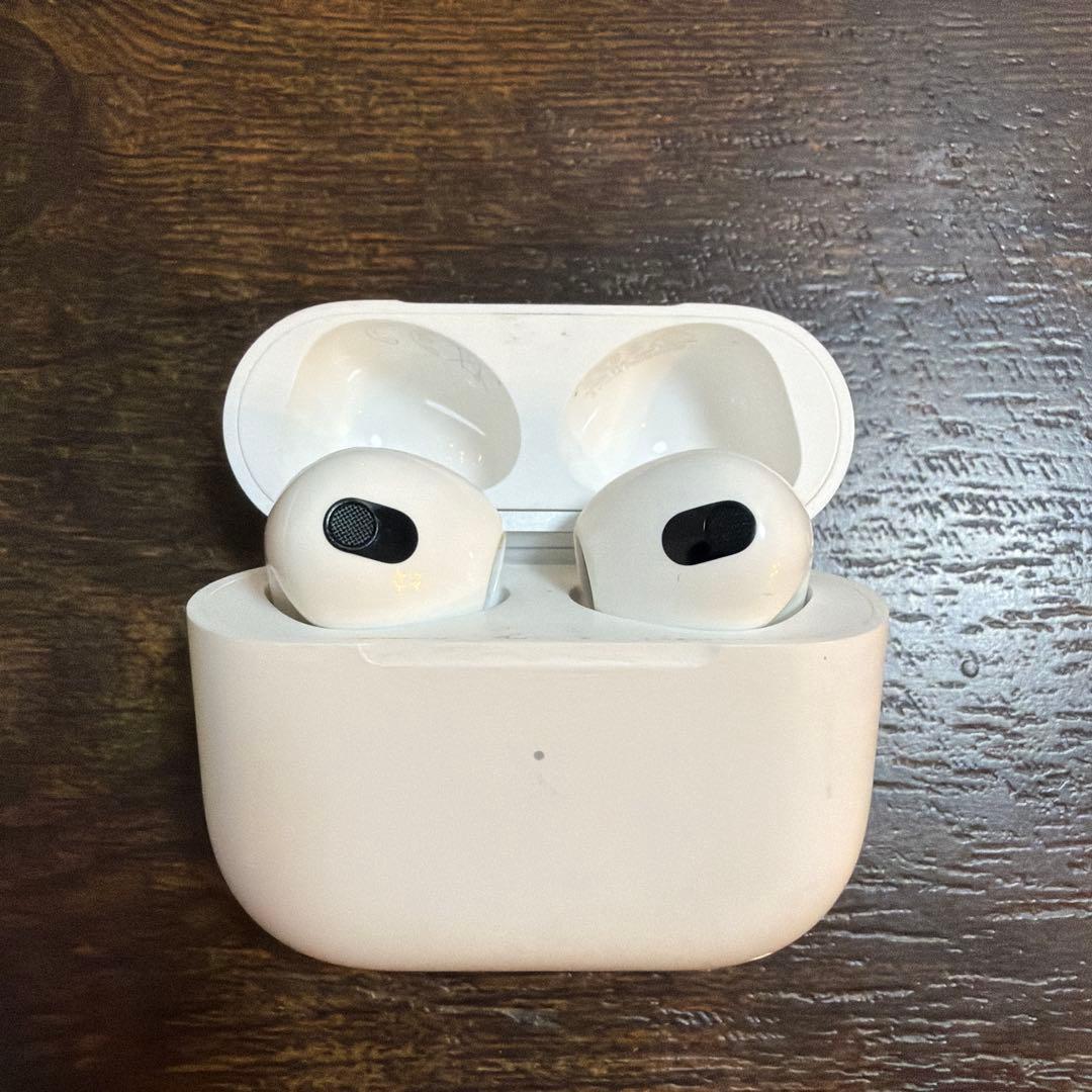 AirPods3 ホワイト 充電ケース付き おまけ付き - メルカリ