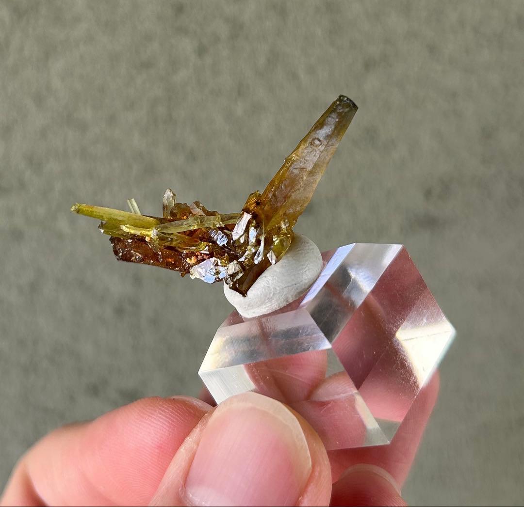 希少色 希少鉱物 ジンカイト 黄緑色結晶 天然石 - メルカリ