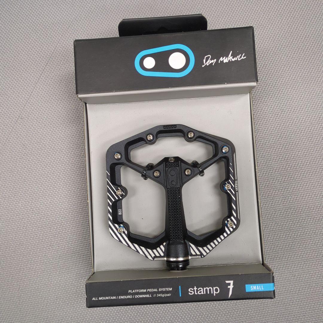 Crankbrothers Stamp 7 フラットペダル 小サイズ Stamp 7 Small Alloy Flat Pedals | Crankbrothers