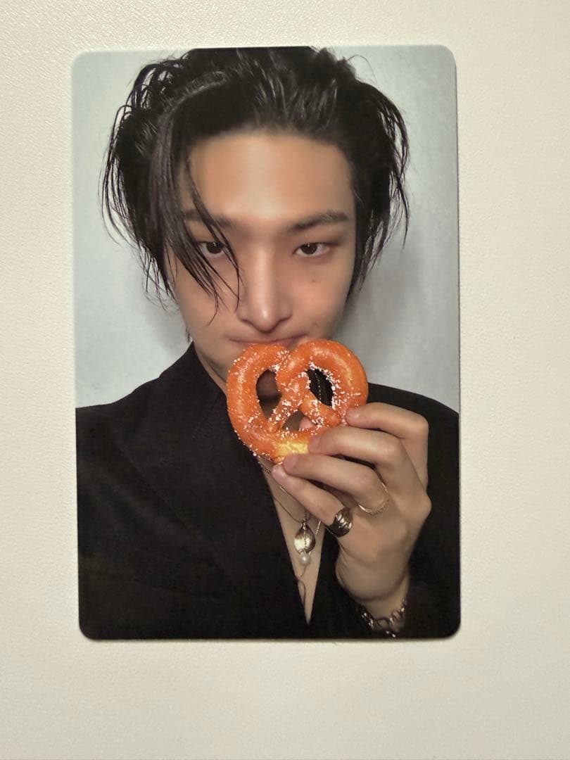 ATEEZ ミンギ トレカ PRETZEL Ver. ヨーロッパ限定 - メルカリ