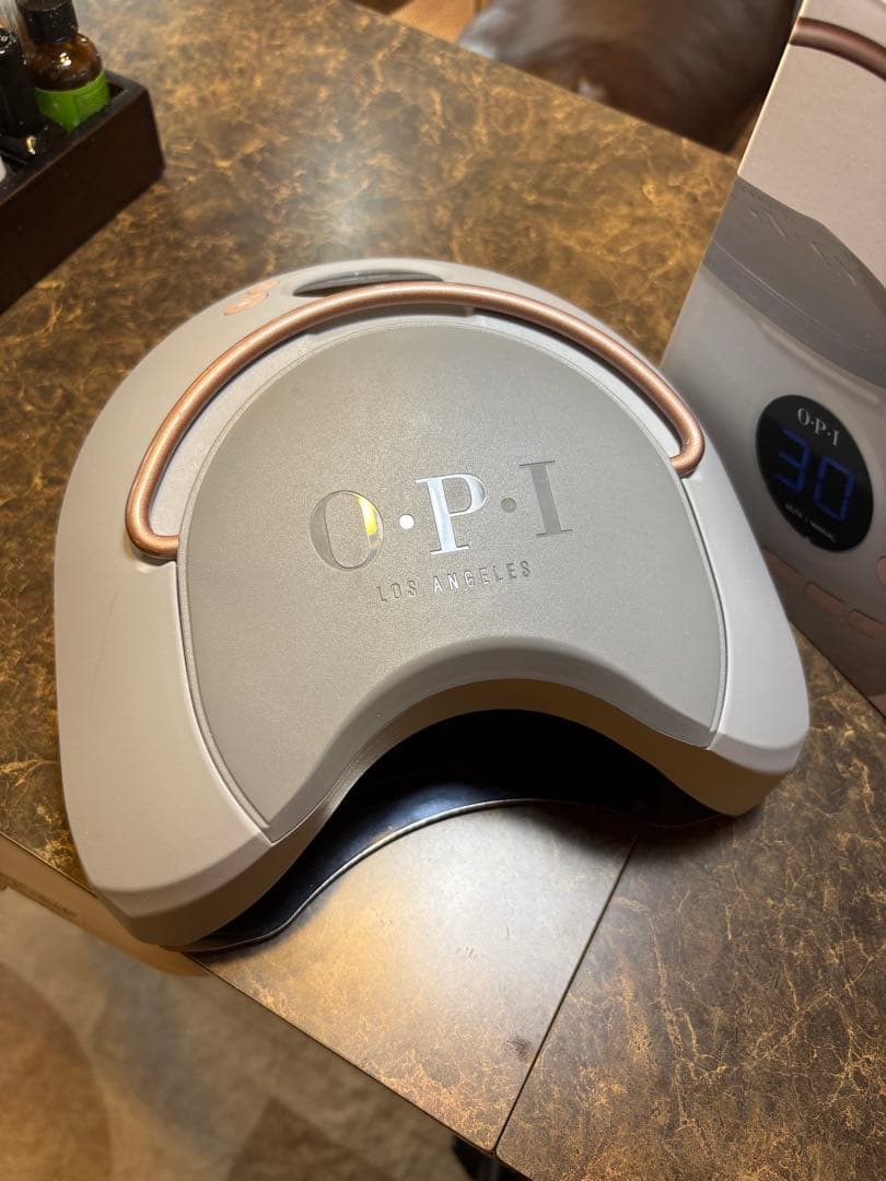 《美品》OPI ledネイルライト　アダプター箱保証書付き