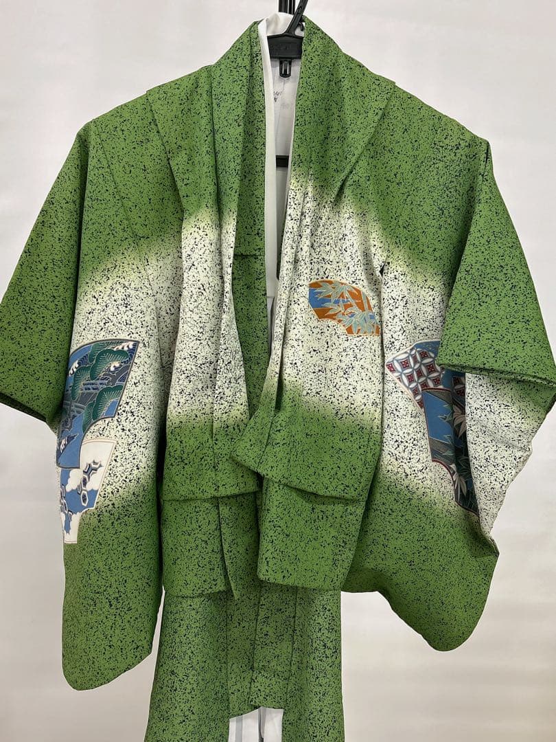 (七五三)7歳前後の男の子向けの、ダークグリーンの着物と羽織、襦袢の3点セット。 楽天市場】七五三 着物 男の子 5歳 羽織袴セット 「抹茶色 鷹、蔓帯