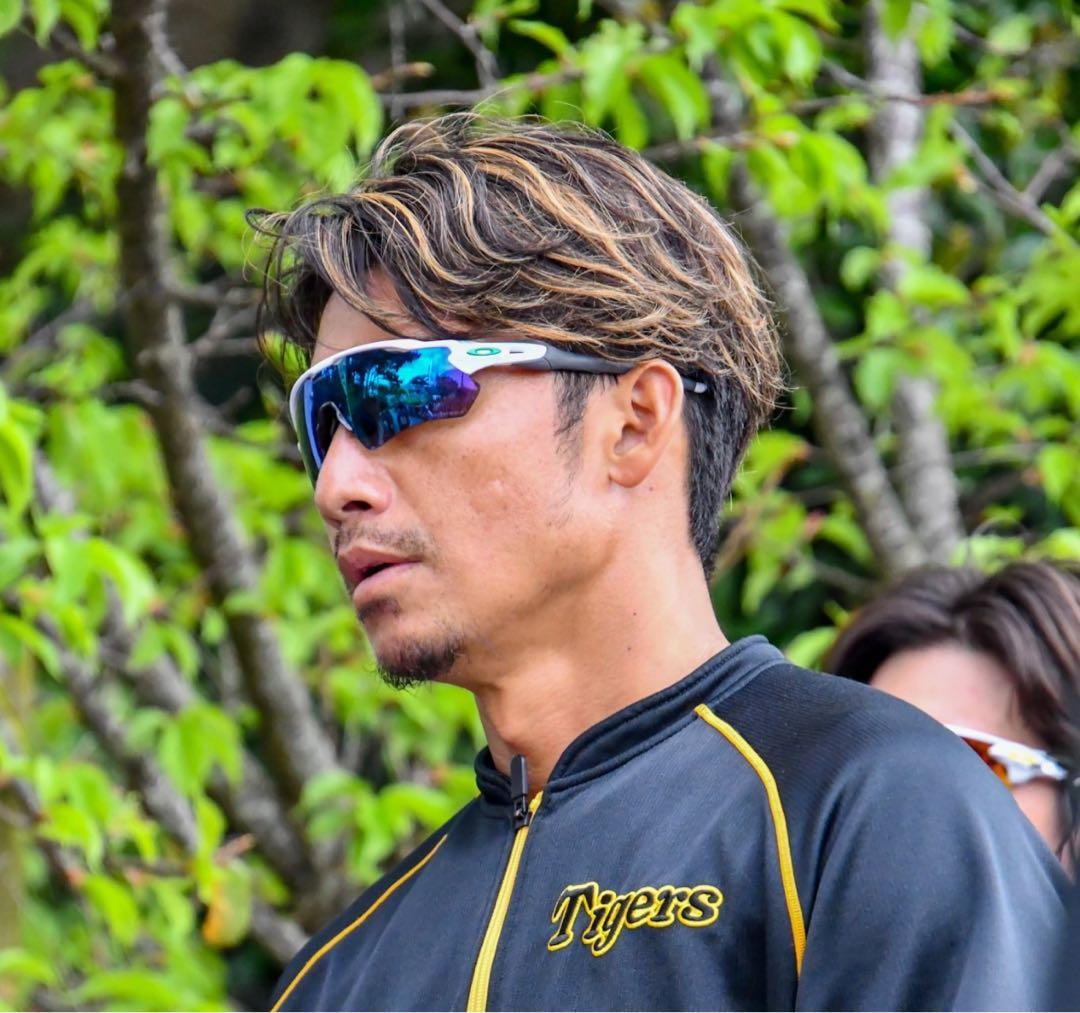 オークリー サングラス 鳥谷敬着用モデル - メルカリ