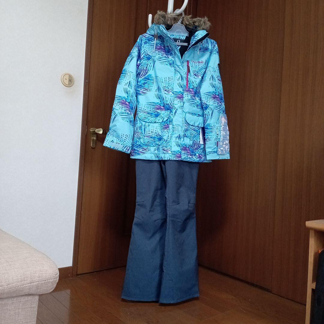 人気のONYONE　新品未使用タグ付き　 スキーウェア 上下 (女性用) オンヨネ（ONYONE） スキーウェア 上下セット レディース スキー