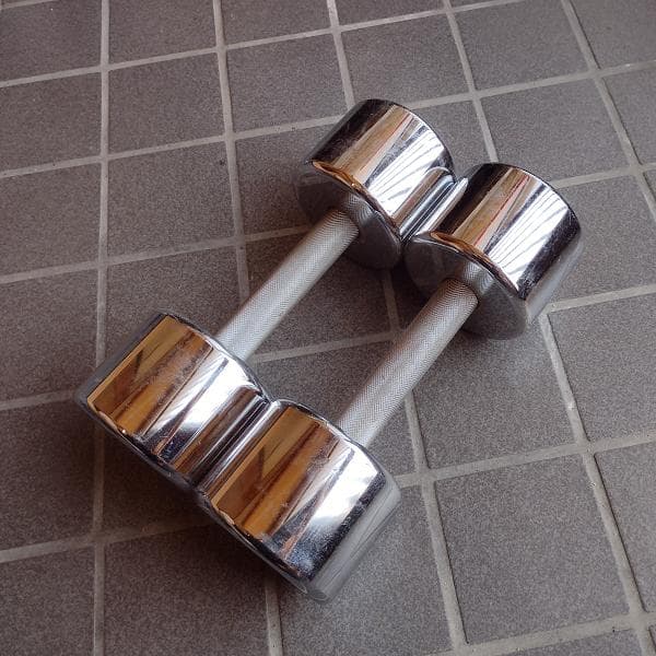 クロムメッキ　ダンベル　8kg x 2個　セット　送料無料 楽天市場】【訳有り】【送料無料】クロームダンベル 2個セット/鉄人