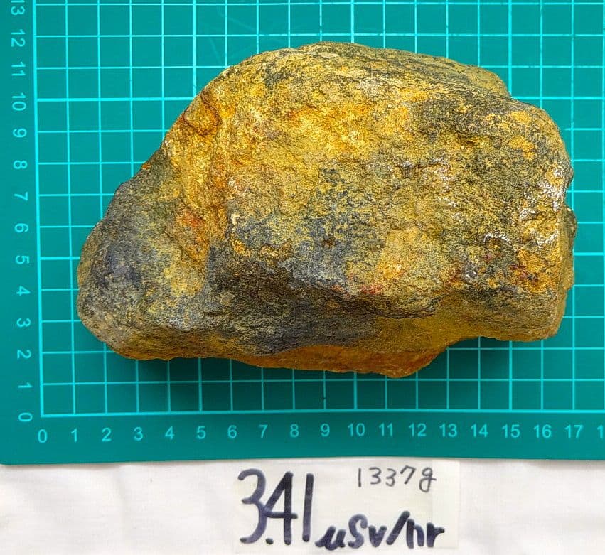 超高線量!!増富温泉ラジウム黒鉱石（167)お風呂用 - メルカリ