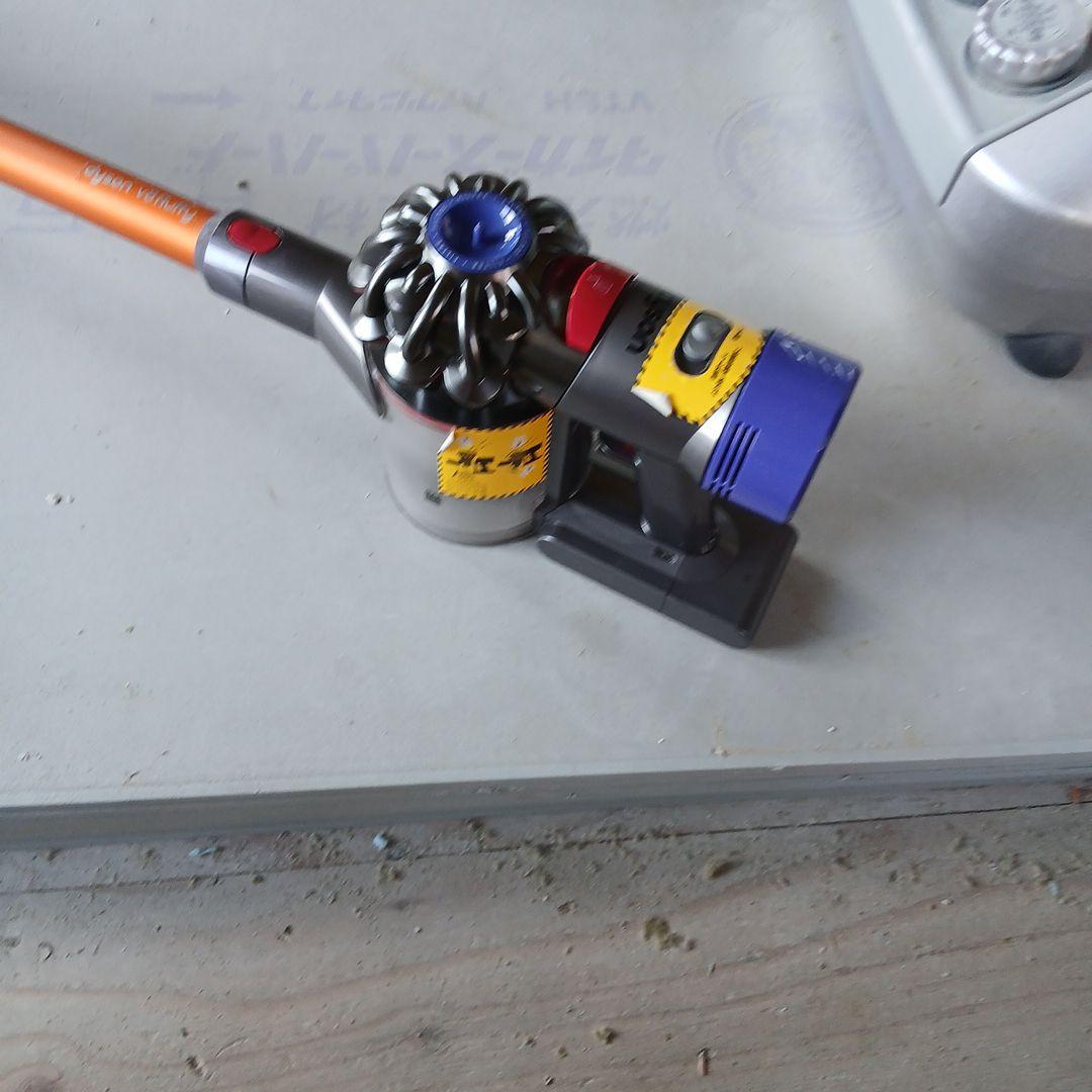 dyson v8 fluffy 掃除機 作動確認済み ソロキャンプ - メルカリ