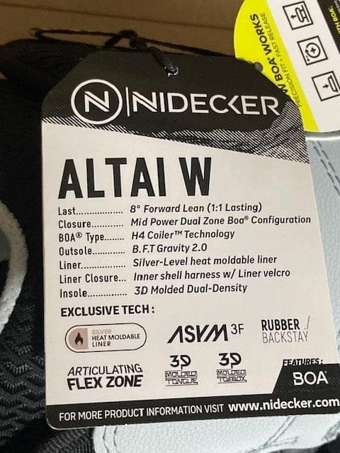 値下げ 定価￥52,800 ナイデッカー ALTAI W Cloud 23cm - メルカリ