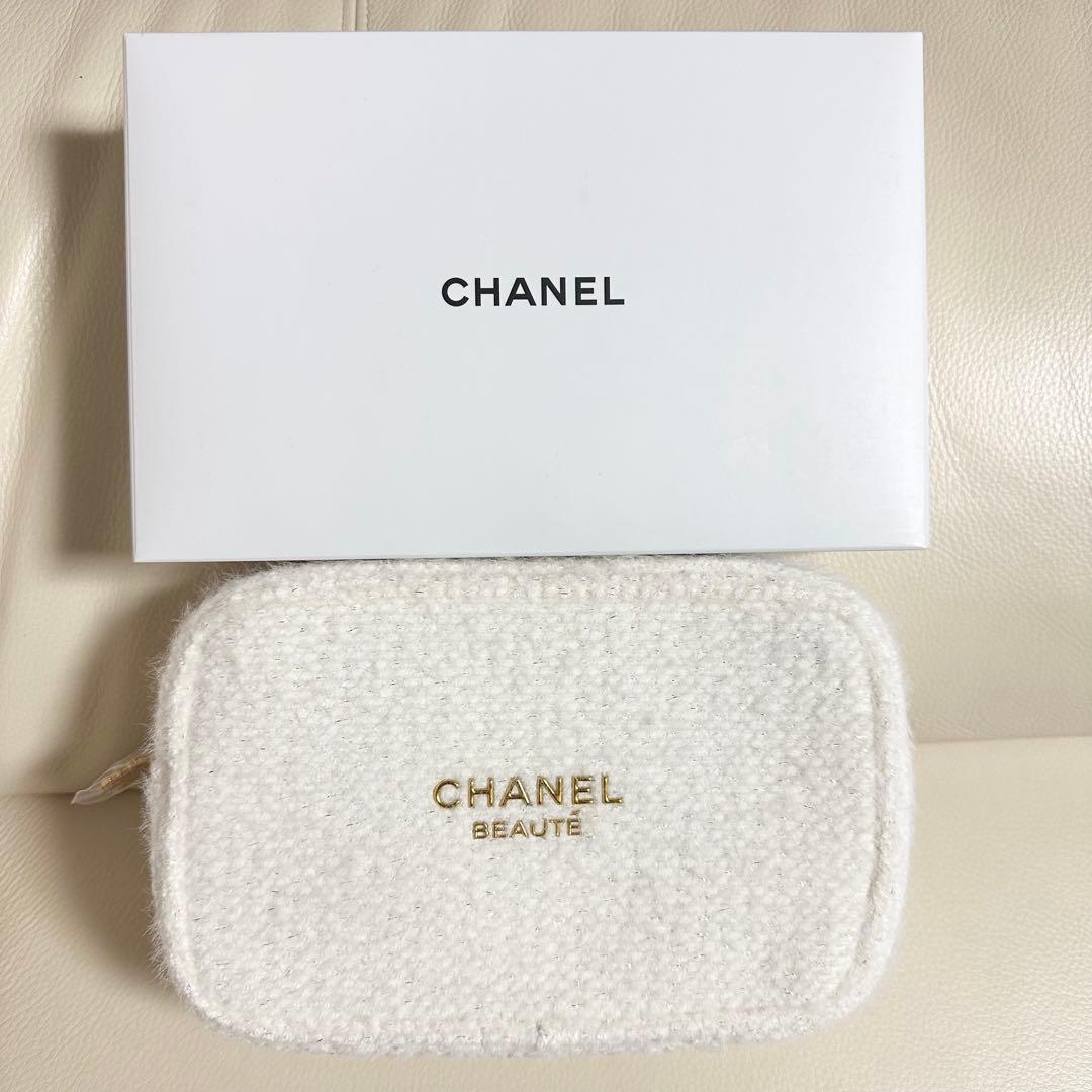 シャネル CHANEL 2024クリスマスコフレ ポーチ ホワイト 箱付き - メルカリ
