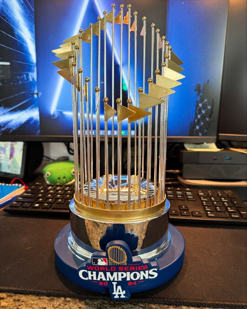 ドジャース 2024ワールドシリーズチャンピオン レプリカトロフィー