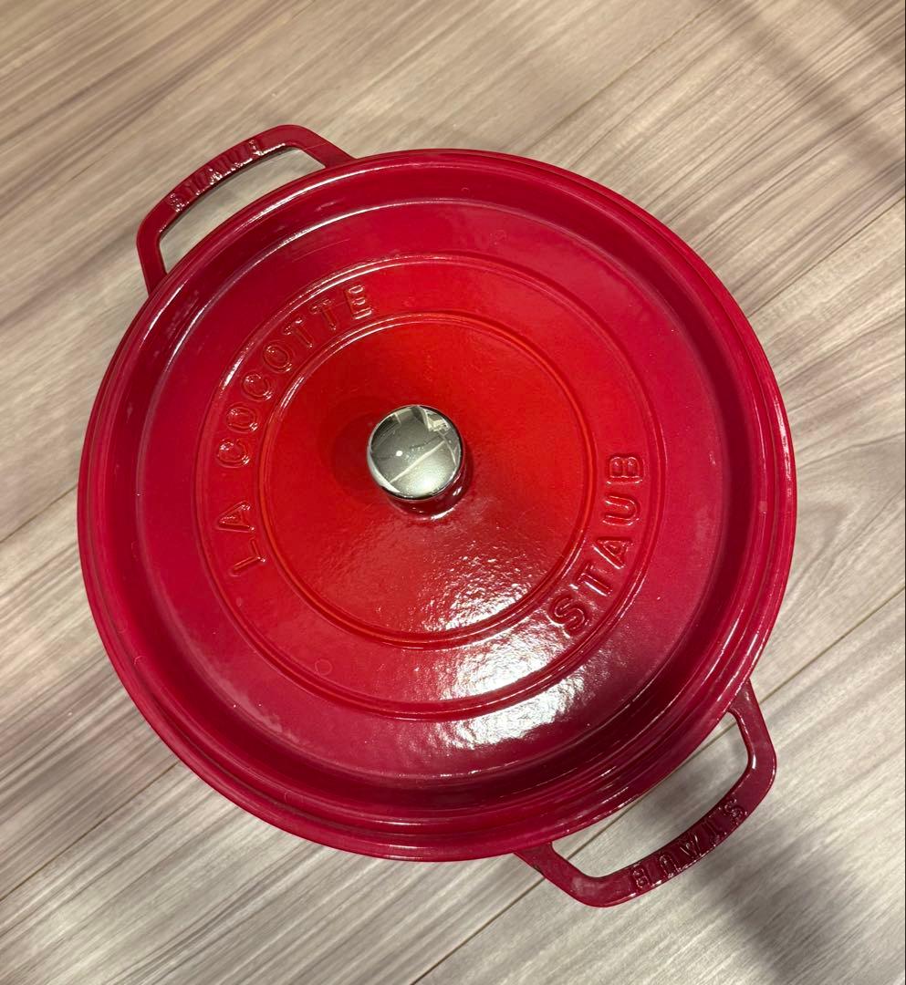ストウブ ピコ・ココット 28cm ラウンド チェリーレッド 鋳鉄 - メルカリ