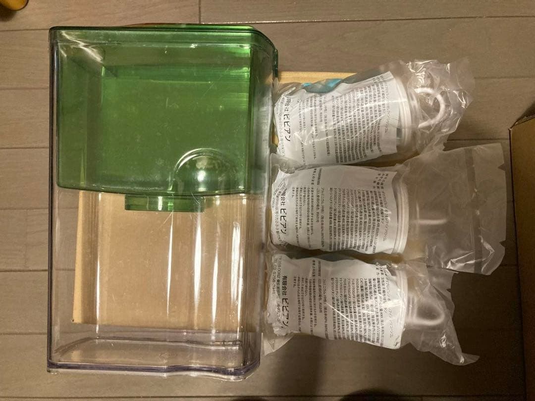 ガイアの水135 ポット型浄水器 ビビアン 新品カートリッジ3個付き Amazon | 和蓮ポット ガイアの水135 ポット型浄水器 ガイアの水135