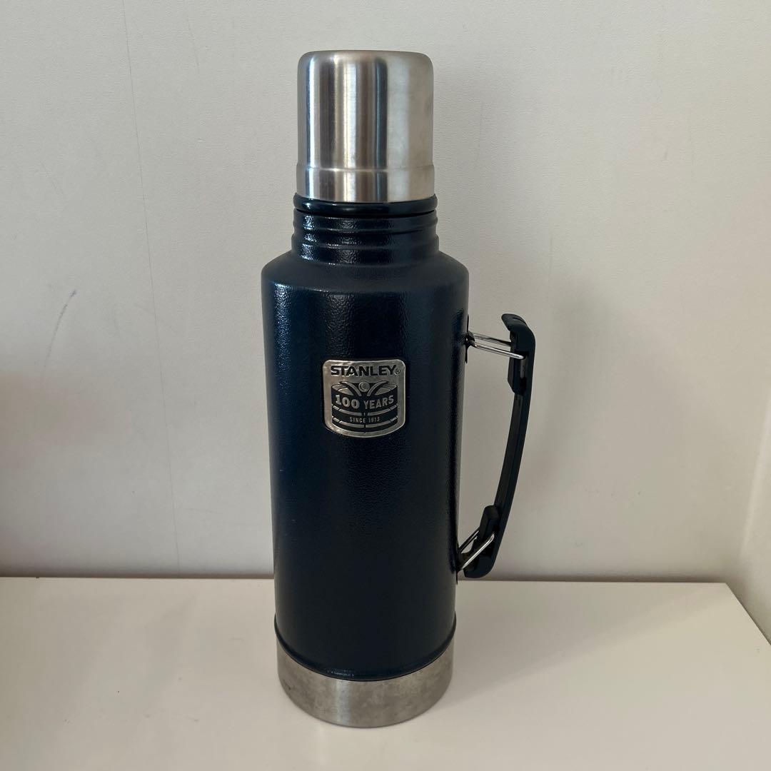 STNLEY 100周年記念モデル1.9L 真空ボトル ネイビースタンレー - メルカリ