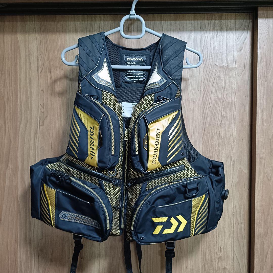 ダイワ トーナメント フローティングベスト 【未使用に近い】 - メルカリ