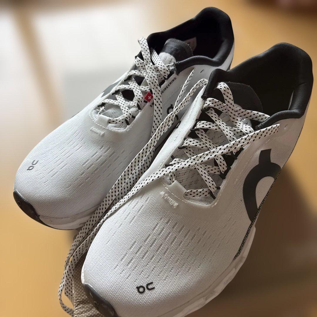 On Cloudstratus ランニングシューズ ホワイト 24.5 - メルカリ