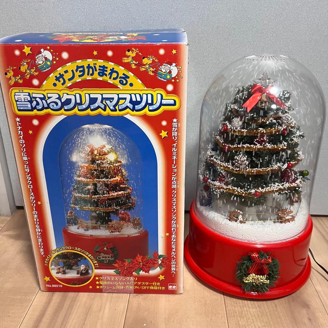 サンタがまわる 雪ふるクリスマスツリー スノードーム CHERYCO
