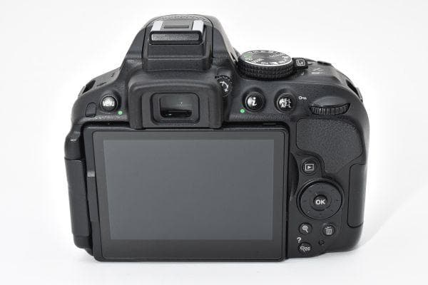 【美品】ニコン Nikon D5300 レンズキット 《ショット数4888回》