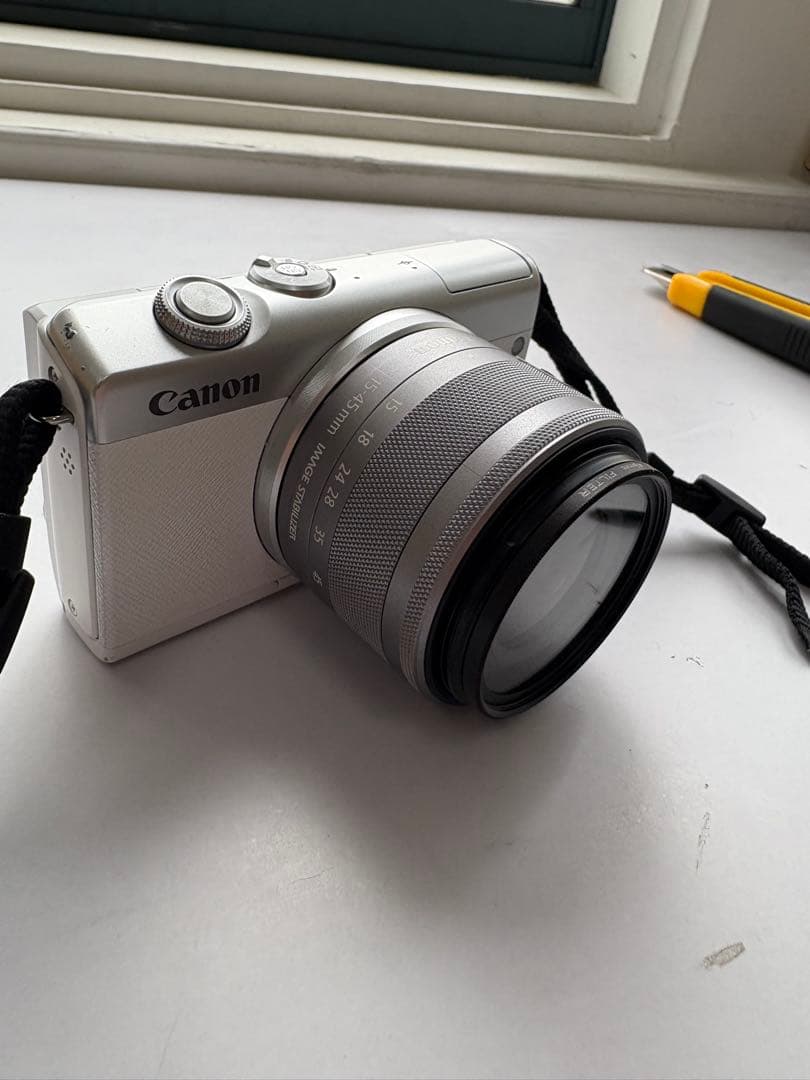 Canon EOS M200 ダブルズームキット ホワイト　ミラーレス一眼 EOS M キヤノン Canon M200 ダブルズームキット ホワイト ミラーレス