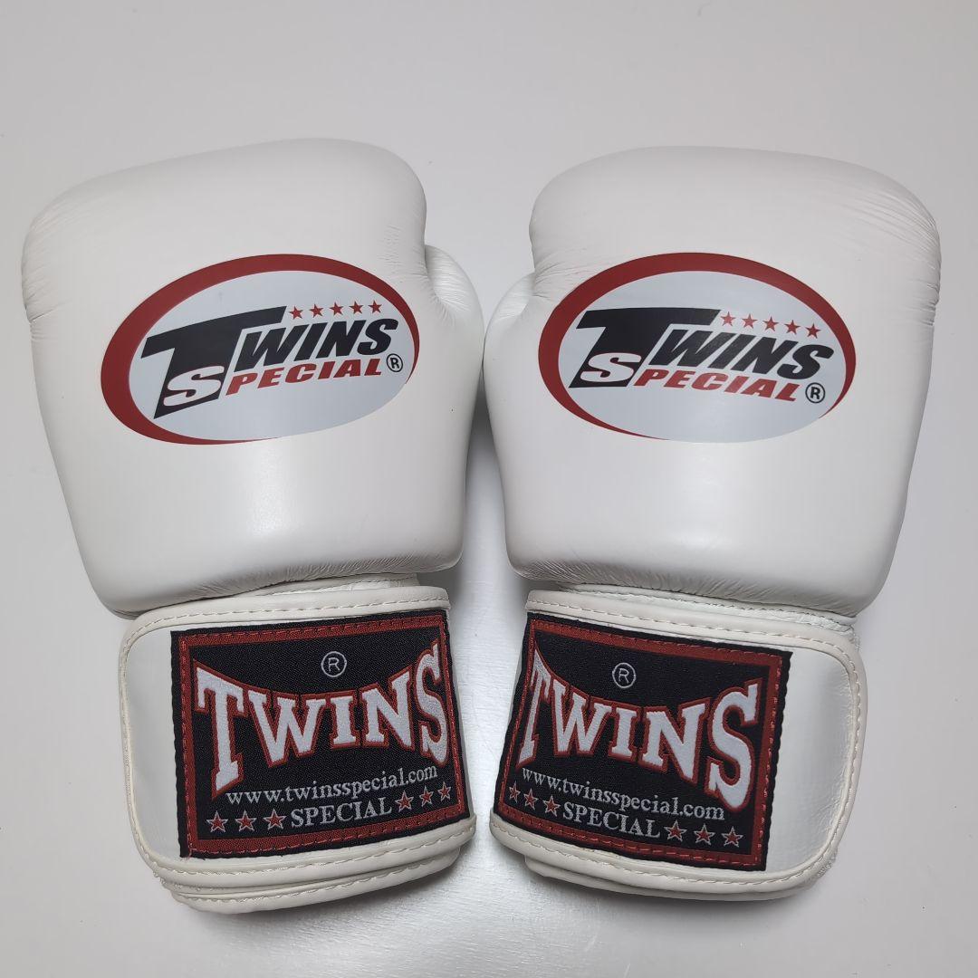 未使用級　TWINS　ツインズ SPECIAL ボクシンググローブ　8OZ　白 TWINS ツインズ ボクシンググローブ 8oz ヒモ式 - ボクシンググローブ