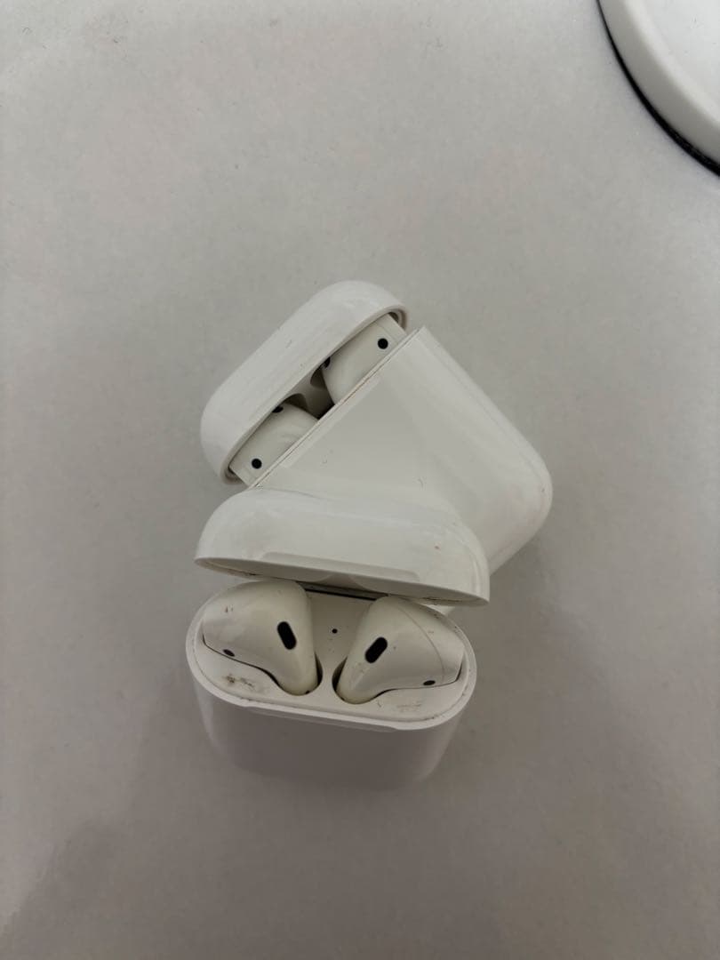ジャンク品AirPods 本体 ホワイト - メルカリ
