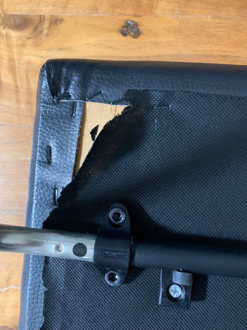 引き取り限定 IKEA木製ダイニングテーブルと黒い椅子4脚セット