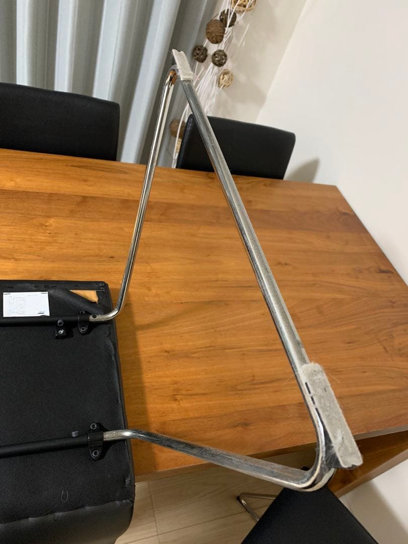 引き取り限定 IKEA木製ダイニングテーブルと黒い椅子4脚セット