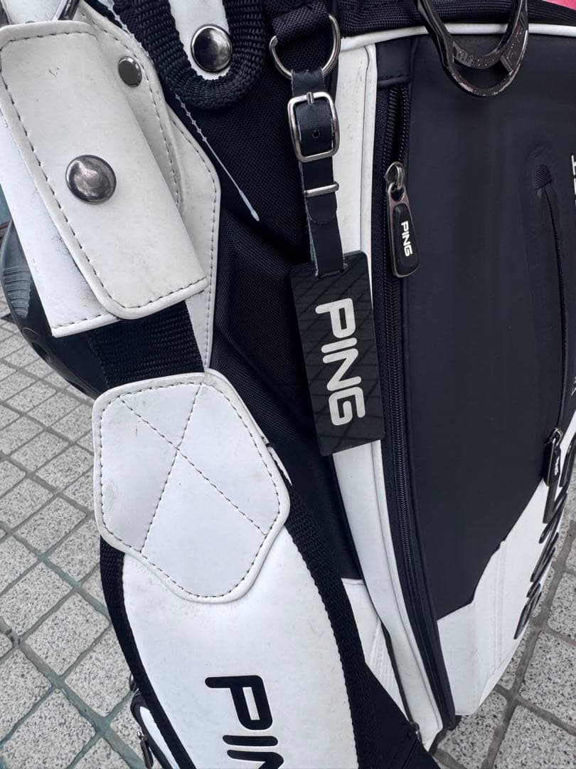 PING キャディバッグ ホワイト ブラック カバーのボタン無し
