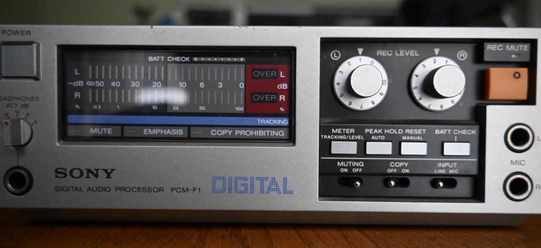 完動品】SONY PCM-F1 デジタルオーディオプロセッサー｜汚れキズあり