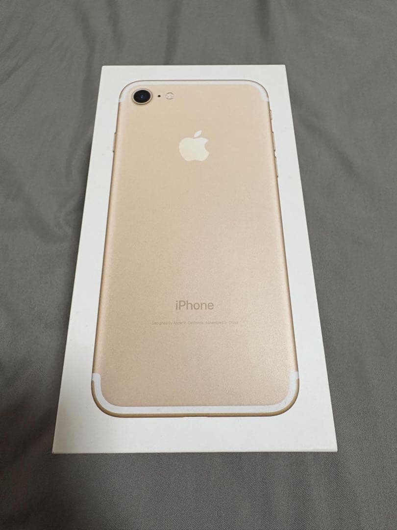 iPhone7 本体 128GB ゴールド SIMフリ 一おまけ付き ムスビー｜iPhone7 ゴールド 128GB SIMフリー バッテリー100％ 送料