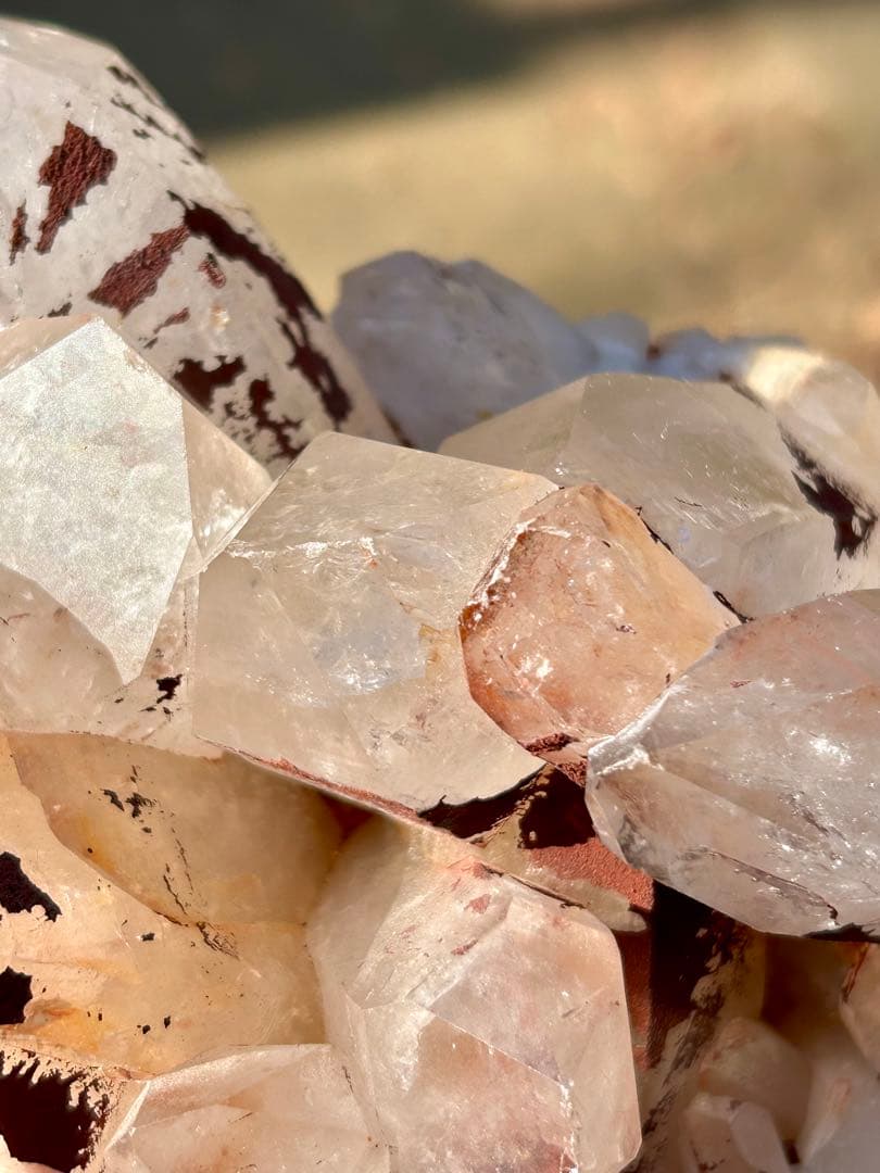 1.6kg❣️⭐️マダガスカル産　水晶クラスター　浄化　虹　キラキラ　癒し⭐️