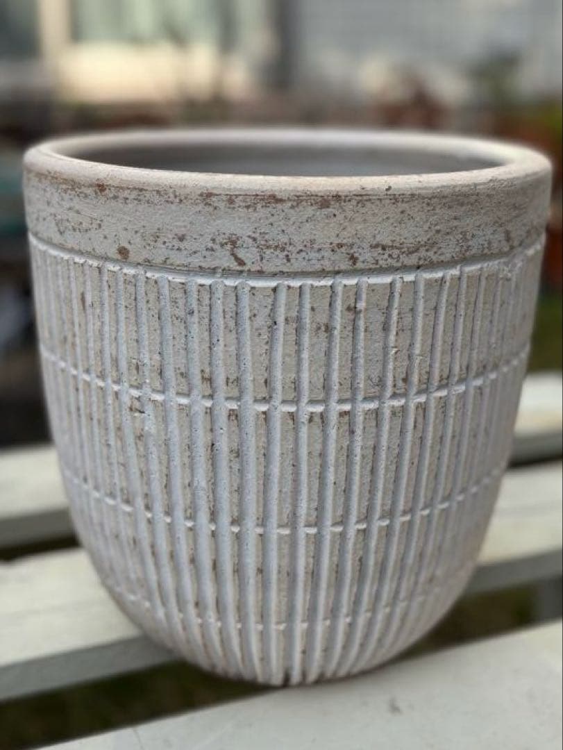 陶器の植木鉢 白系 ストライプ模様 24 - メルカリ